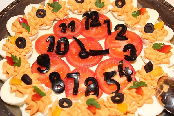 Eat By The Clock